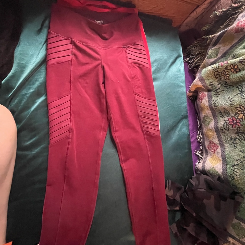 Burgundy and red striped activewear leggings